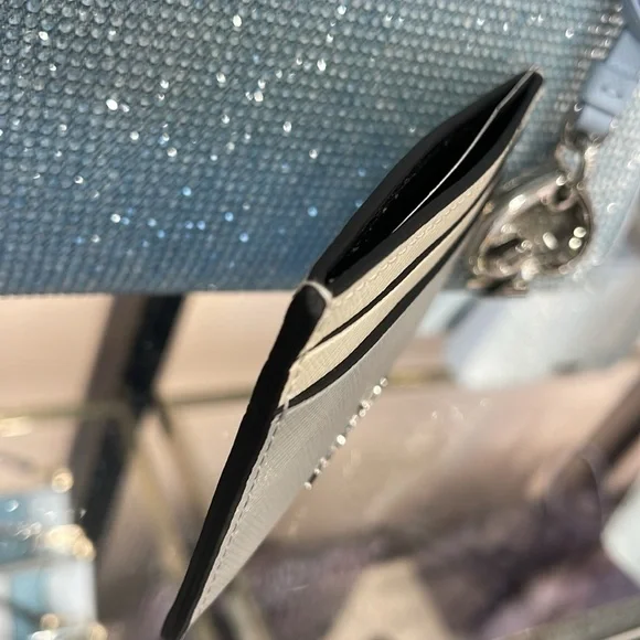 Kate Spade Madison Small Slim Card Holder
Platinum Grey Multi
NWT - Picture 4 of 16